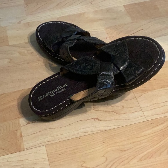 Naturalizer Black Leather Slide Sandals- Sutton-6.5 - Picture 2 of 6